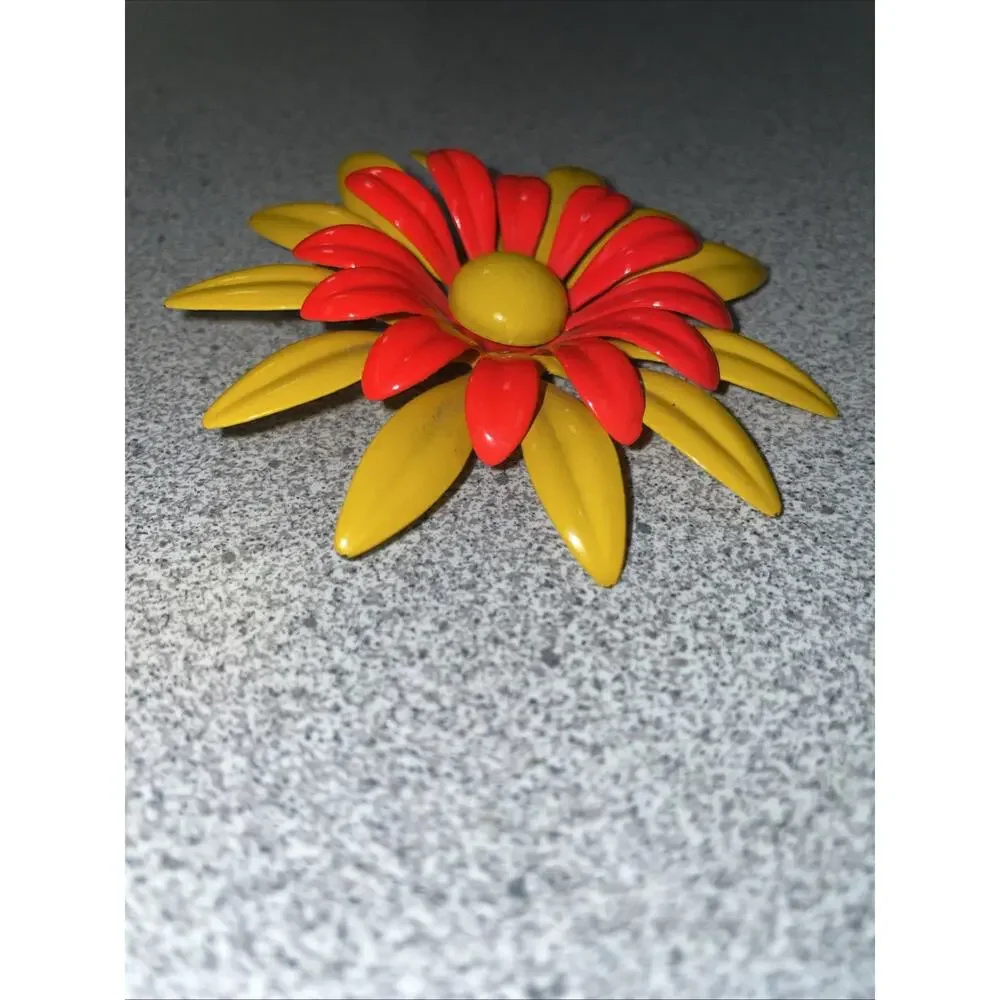 Vtg 1960’s Orange/Yellow Enamel Daisy Flower Brooch